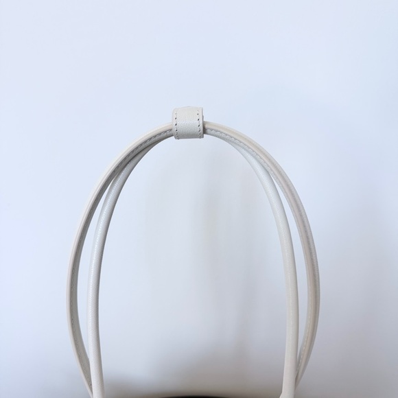 Authentic Alaïa Le Teckel Small Shoulder Bag In Ivory Calfskin - Picture 7 of 11